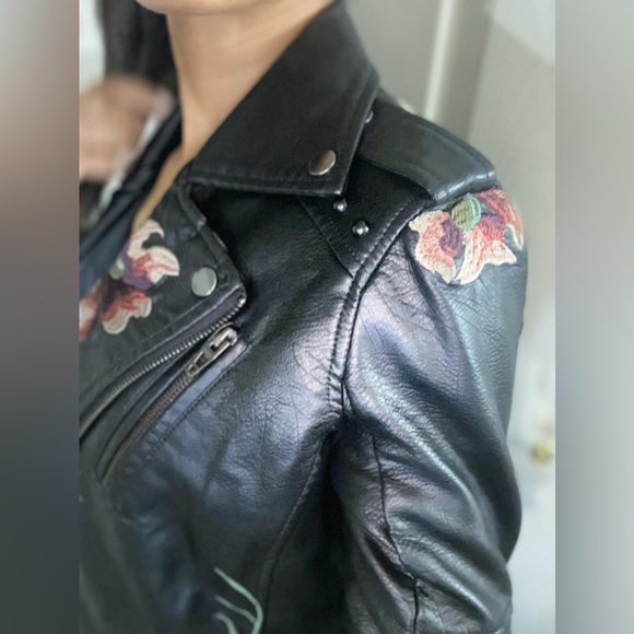 🌺GREAT CONDITION Colleen Lopez |Faux Leather Jacket | Size: XS | Black/Floral - Picture 8 of 14